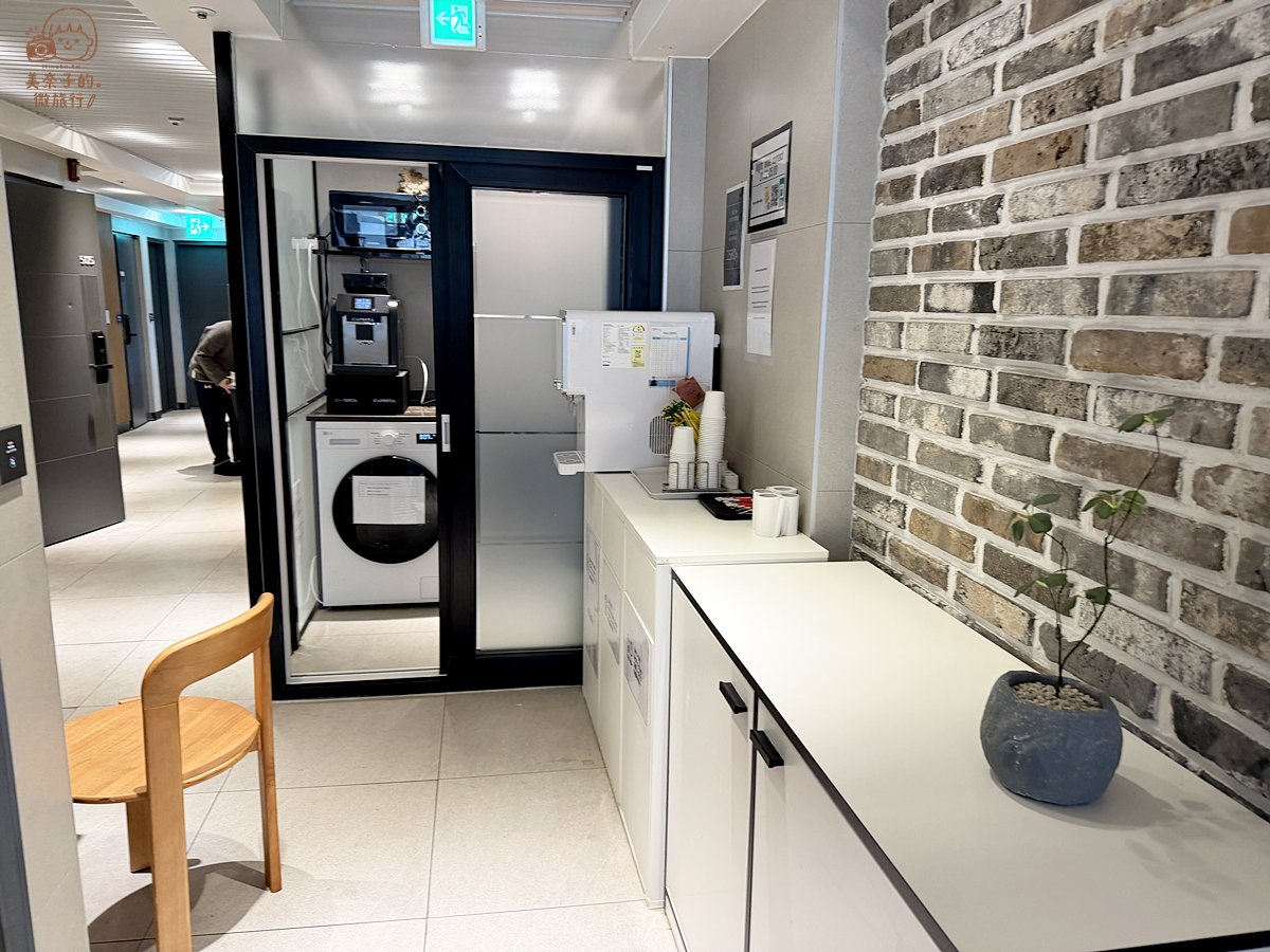 【2026明洞住宿】韓國追星看演唱會便宜民宿推薦:Unit M Hostel (提供免費泡麵、洗衣機) - 第13張圖 韓國明洞推薦住宿|Unit M Hostel 公共空間