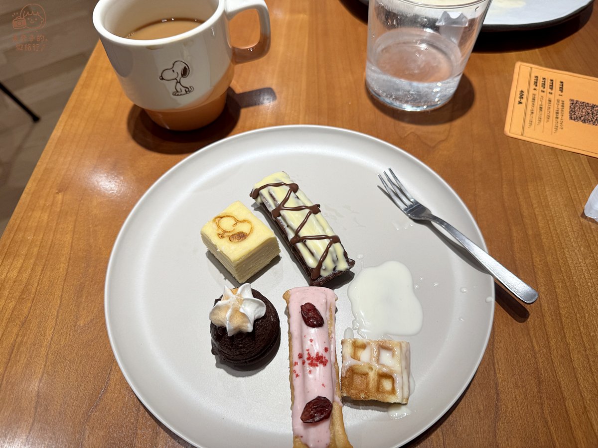 大阪美食史努比主題餐廳PEANUTS Cafe飲料吧、甜點吃到飽