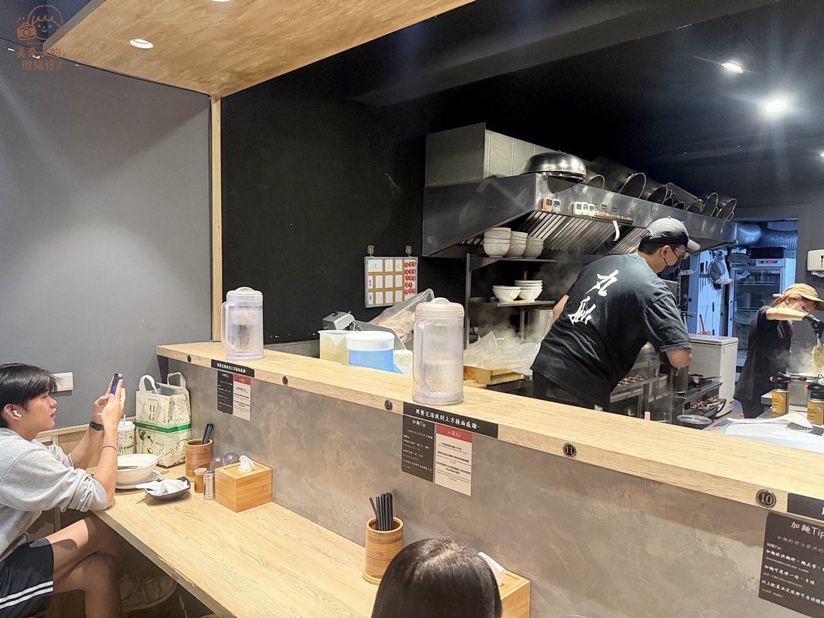 台北美食｜中山站二屋拉麵：內用環境