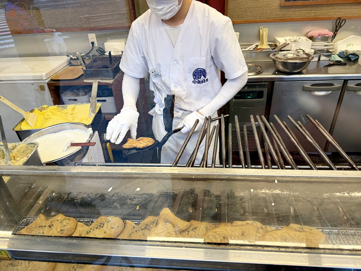 日本美食鳴門鯛燒本舖店現場製作